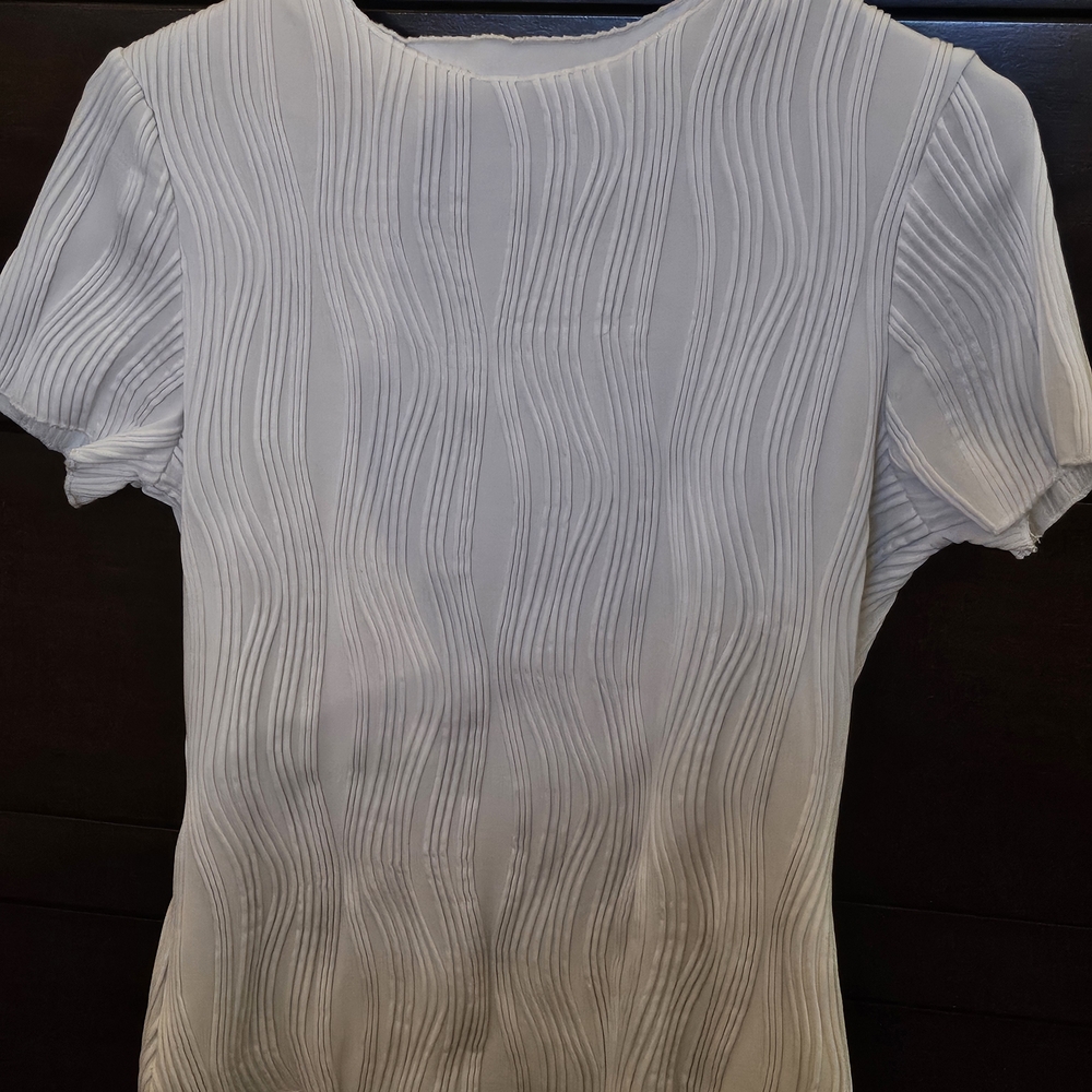 Women's Textured Wave Short Sleeve Top - White